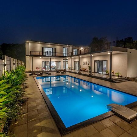 Saffronstays Mayfair Gardens 4 Bedroom Petfriendly Pool Villa 알리바그 외부 사진